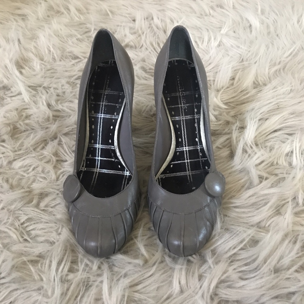 BCBG grey leather heels!